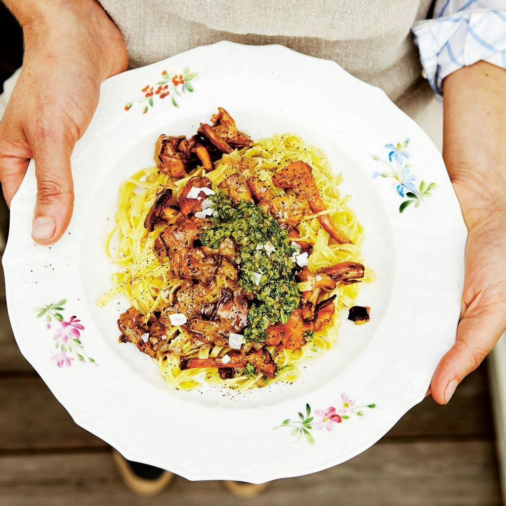 Krämig kantarellpasta med salsa verde