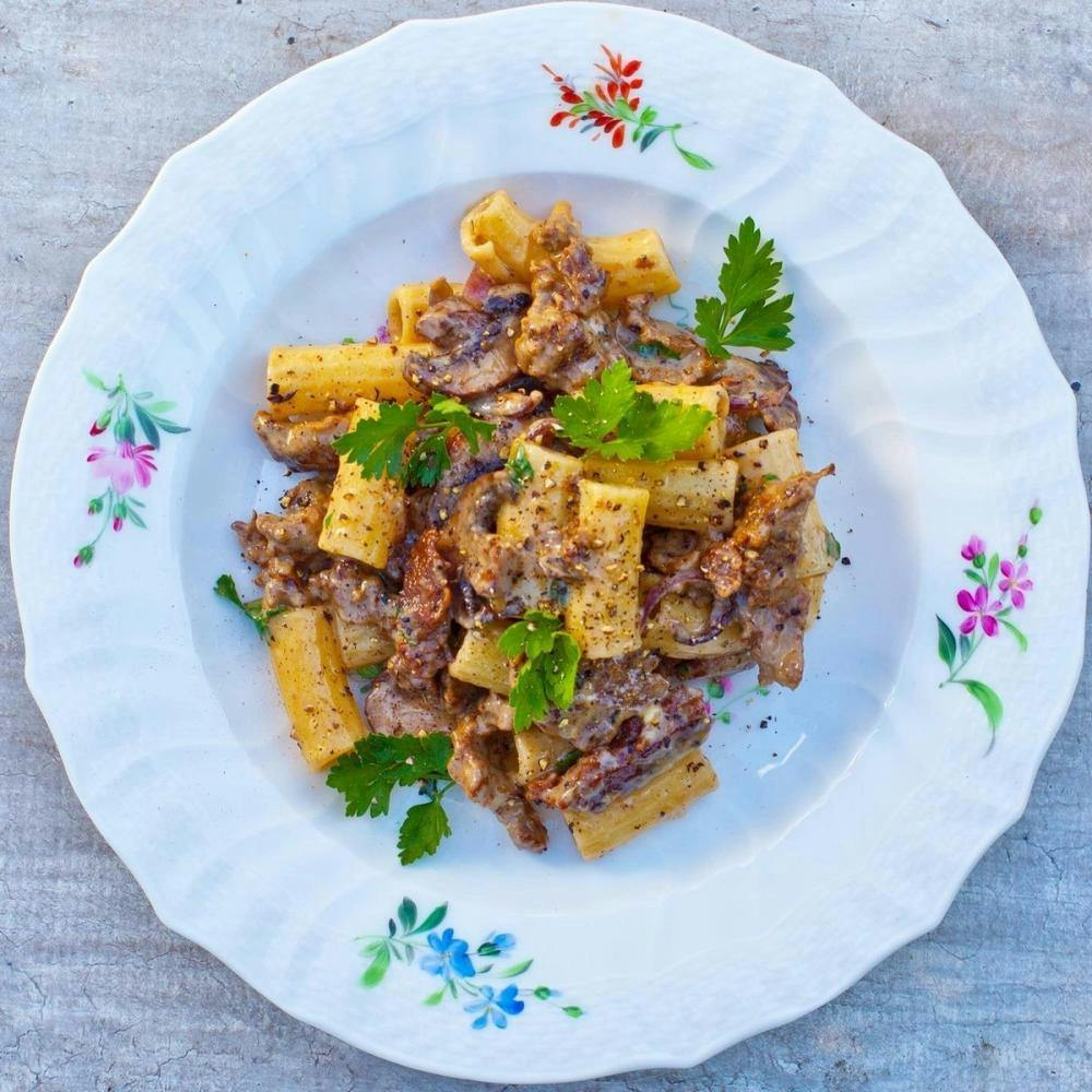 Krämig pasta med Åkerbeuf och champinjoner