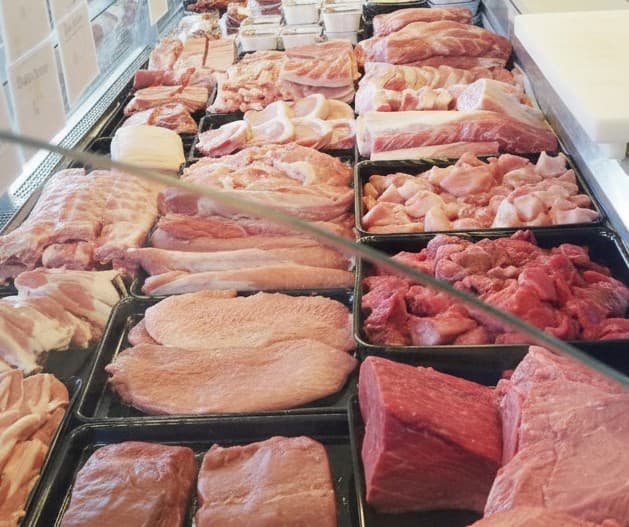 Kött i rad i Nolgren och Olssons butik i Eslöv