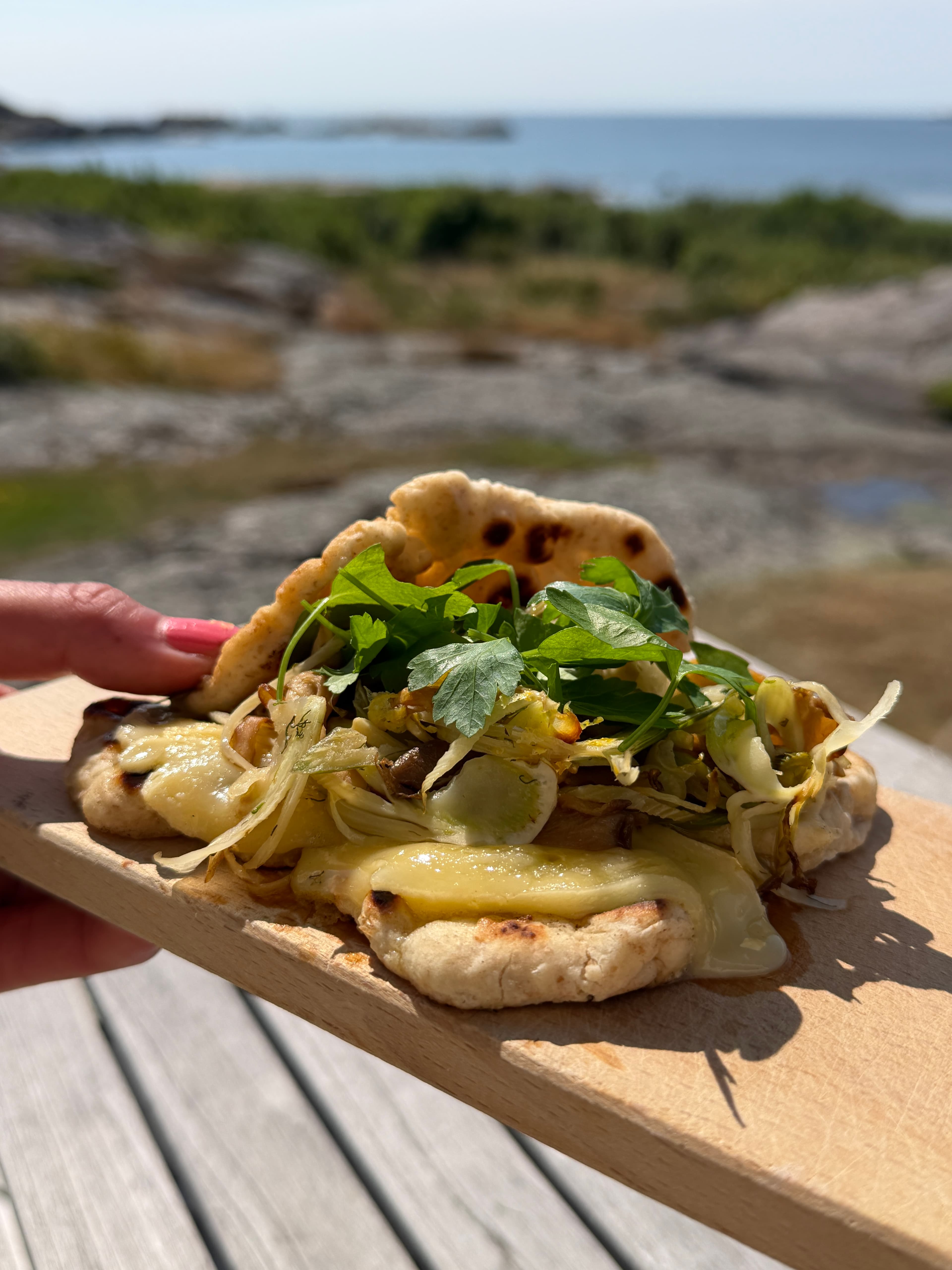 Flatbread med ostig, krispig och umamirik topping