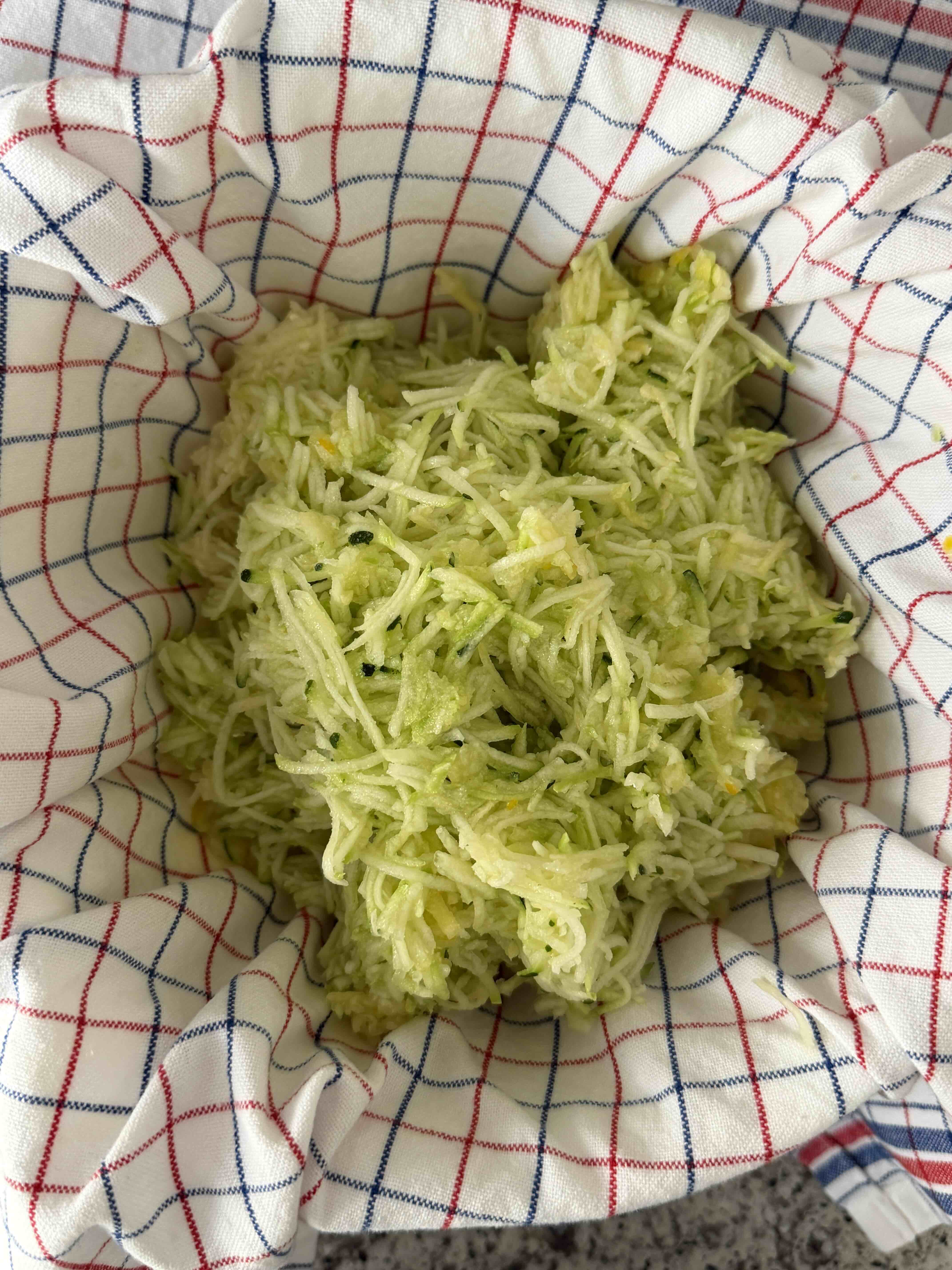 Zucchinin är inte smaklös, den är saftig