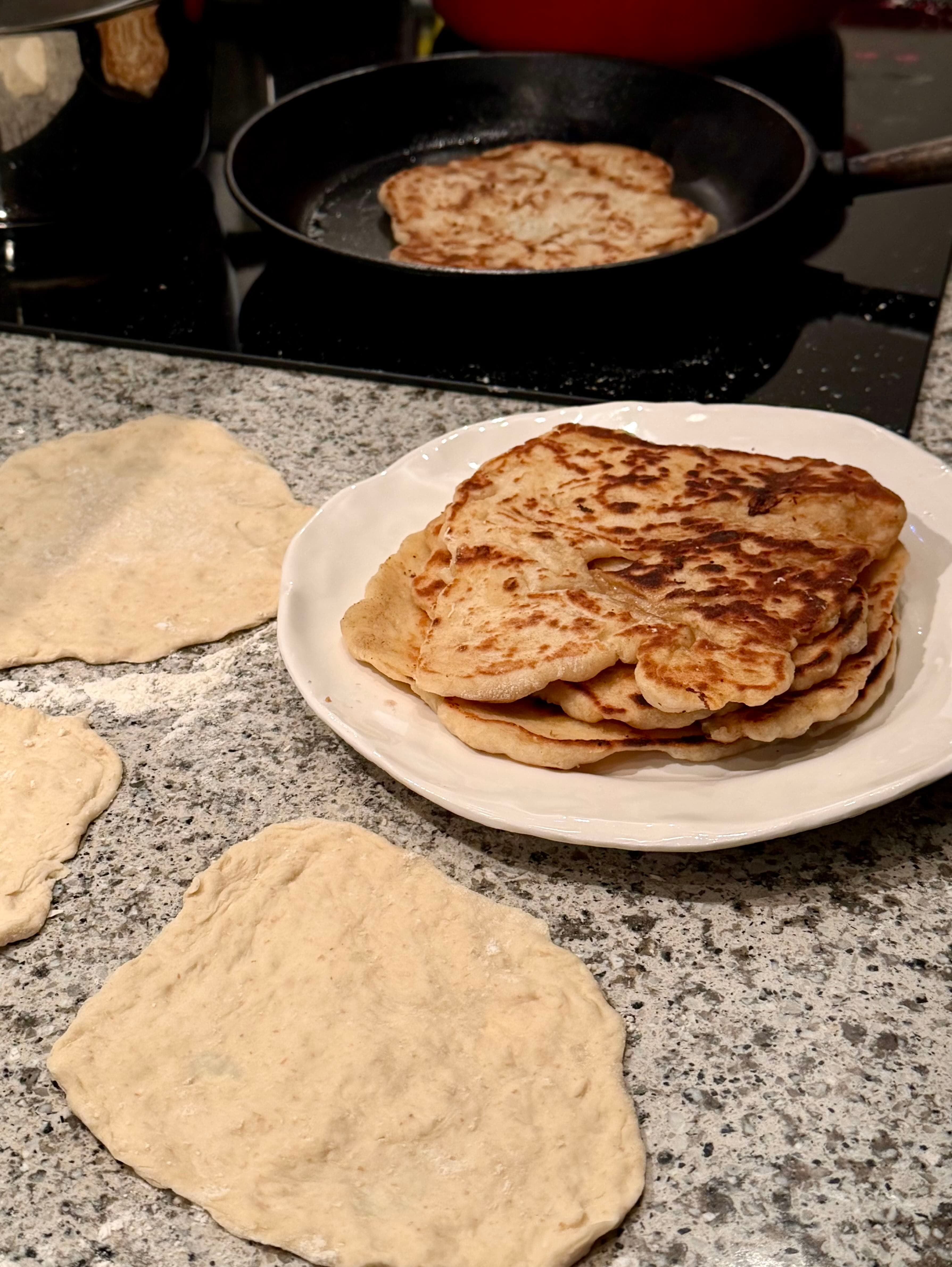Flatbread med ostig, krispig och umamirik topping