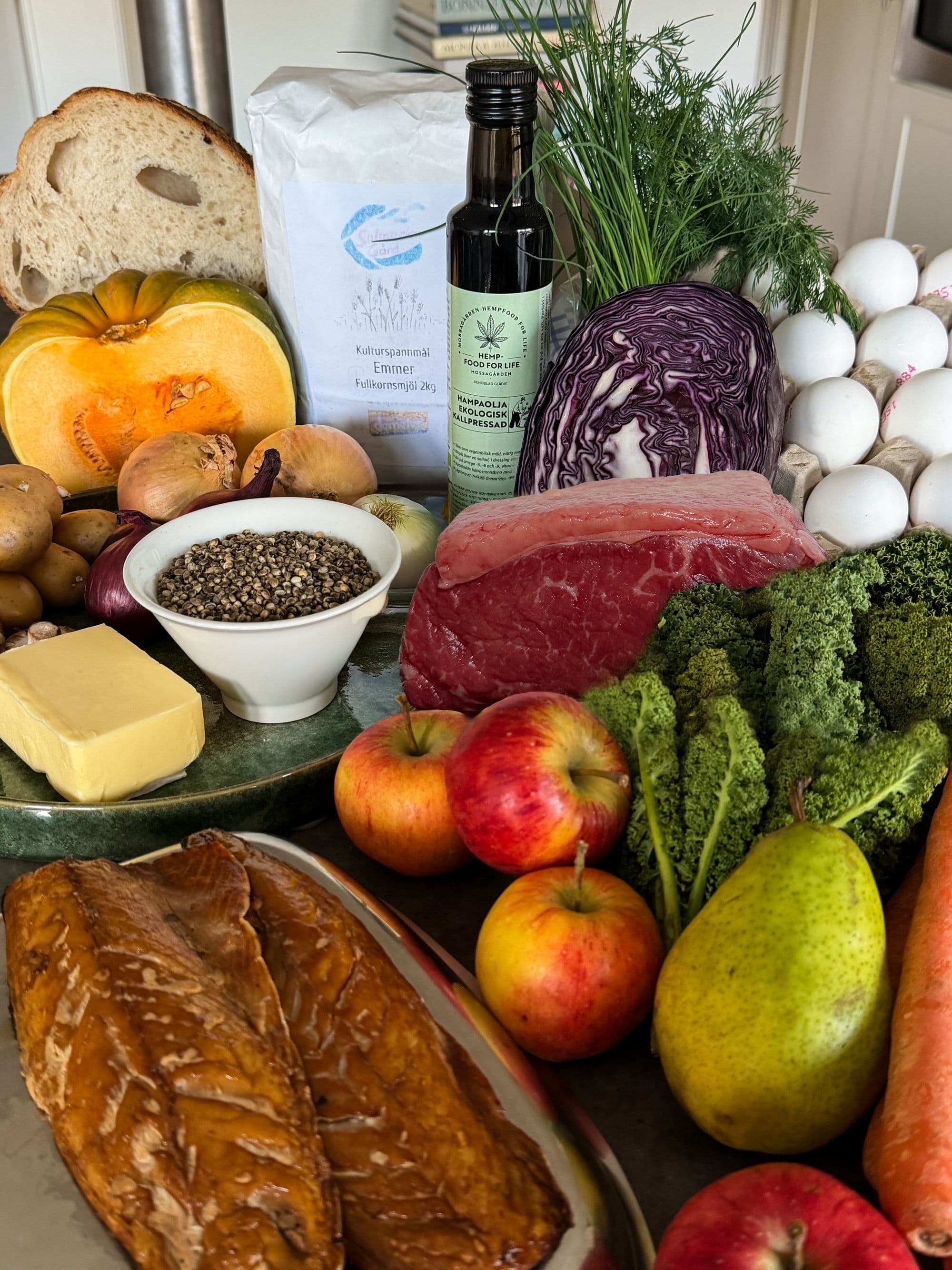 näringsrik mat som kommer från svenska bönder. grönsaker pumpa lök rotfrukter